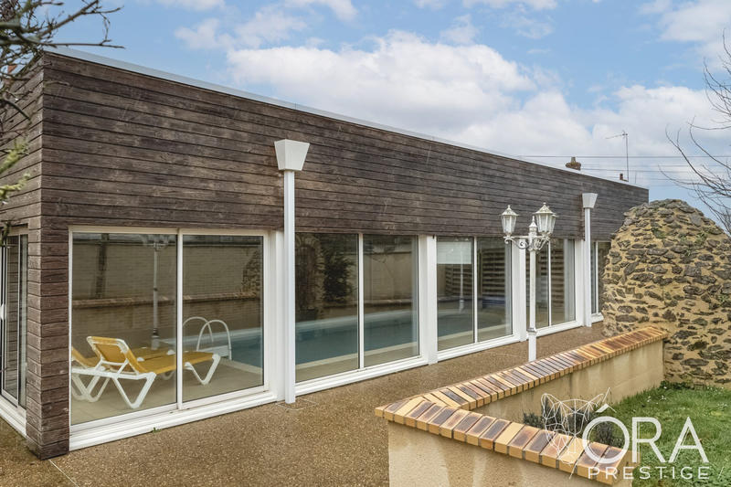 Maison - 189 m² - 8 pièces