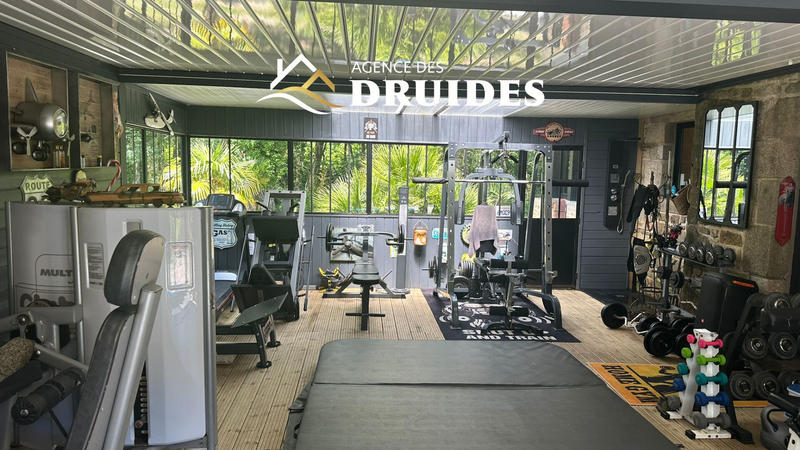 Maison - 235 m² - 8 pièces