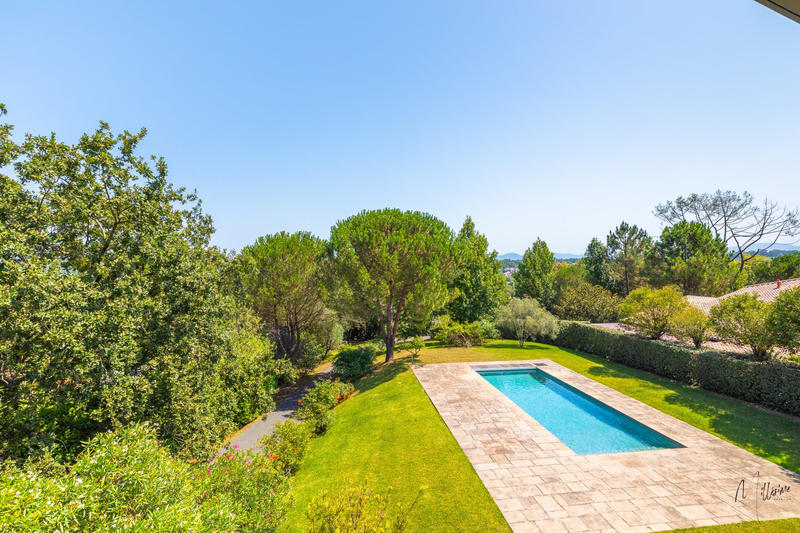 Maison - 329 m² - 8 pièces