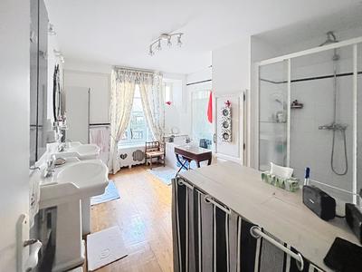 Appartement - 190 m² - 6 pièces