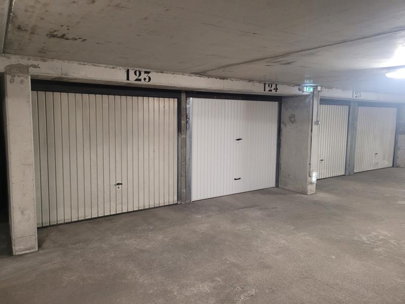 Parking / Garage - 11 m²