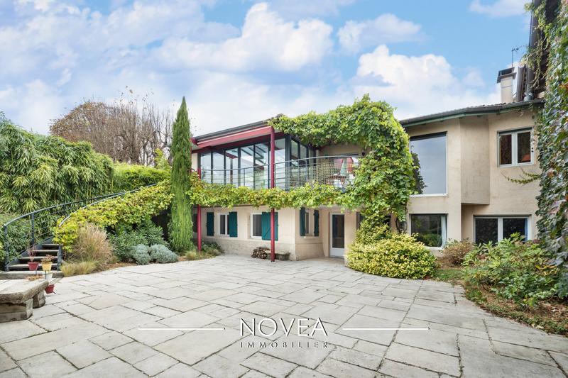 Maison ancienne - 205 m² - 8 pièces