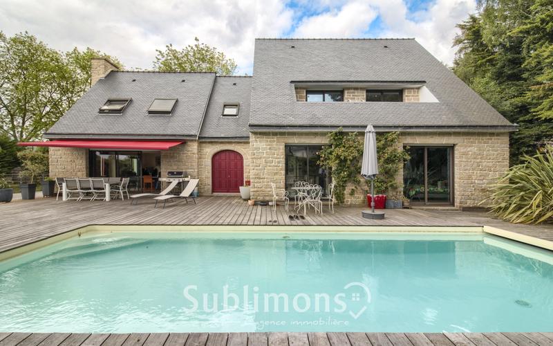 Maison - 305 m² - 6 pièces