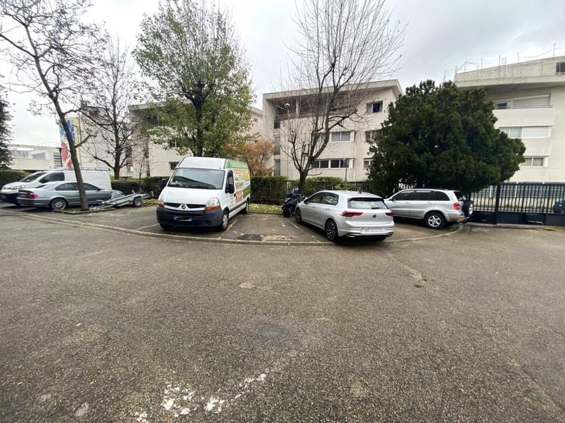 Parking / Garage - 10 m²