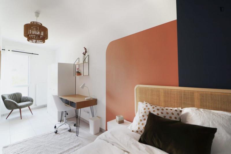 Chambre - 14 m² - 5 pièces