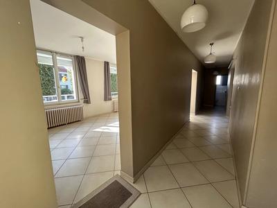 Maison - 198 m² - 11 pièces