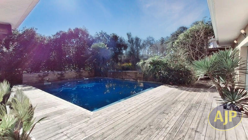 Maison - 184 m² - 6 pièces