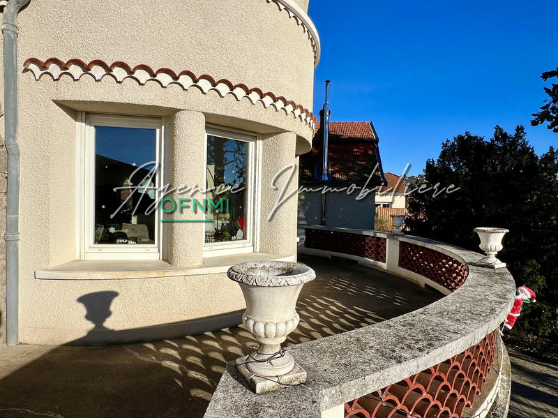 Maison - 275 m² - 8 pièces