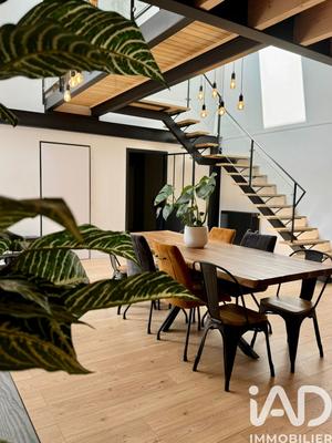 Maison - 203 m² - 7 pièces