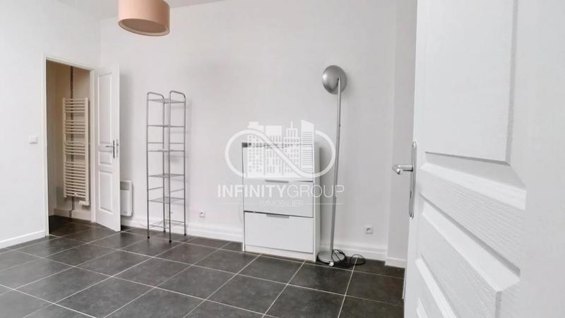 Studio - 184 m² - 8 pièces