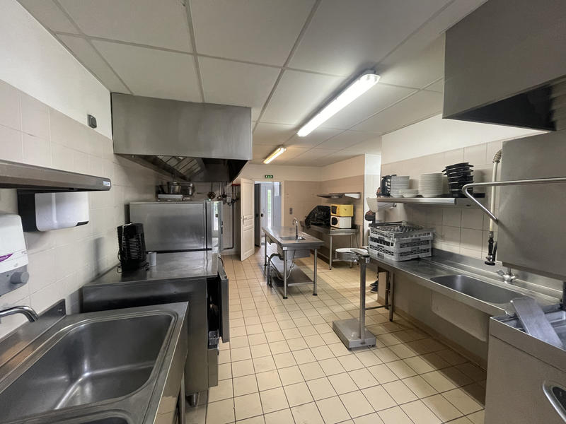 Maison - 337 m² - 16 pièces