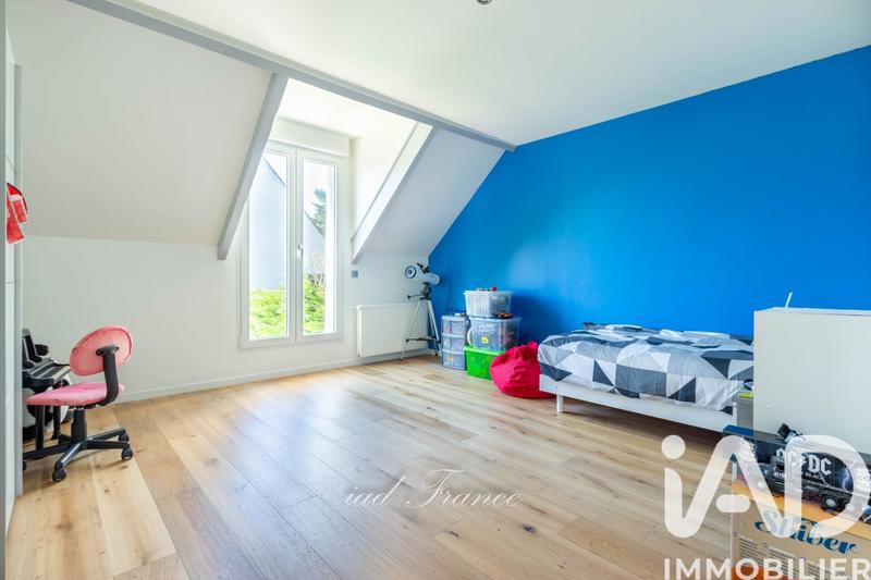 Maison - 230 m² - 8 pièces