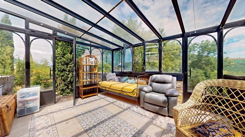 Propriété - 240 m² - 4 pièces