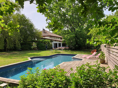 Maison - 530 m² - 15 pièces