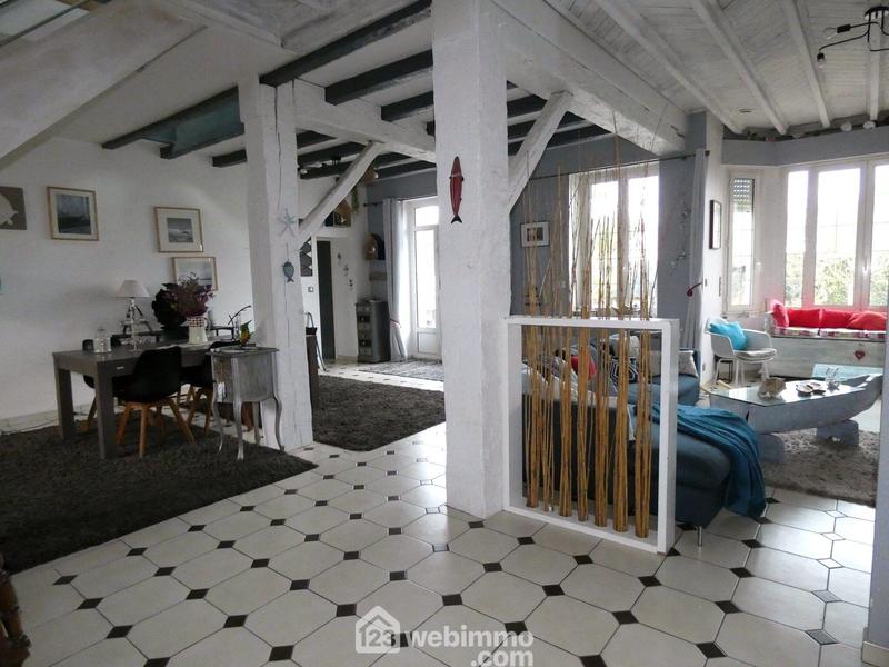 Maison - 233 m² - 9 pièces