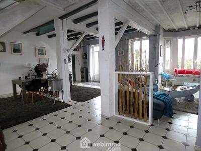 Maison - 233 m² - 9 pièces