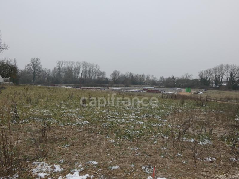 Terrain constructible - 1 600 m²