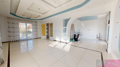 Maison - 227 m² - 9 pièces