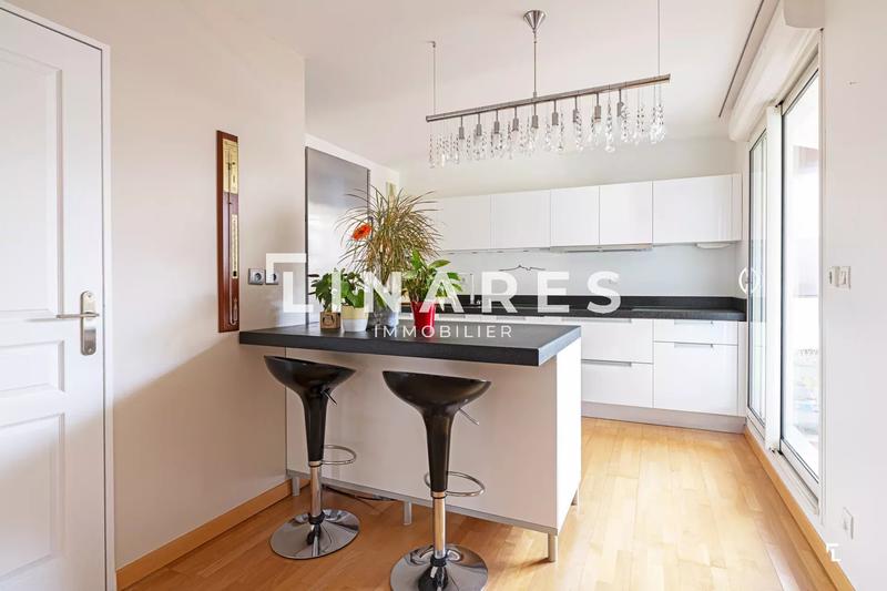 Appartement - 100 m² - 4 pièces