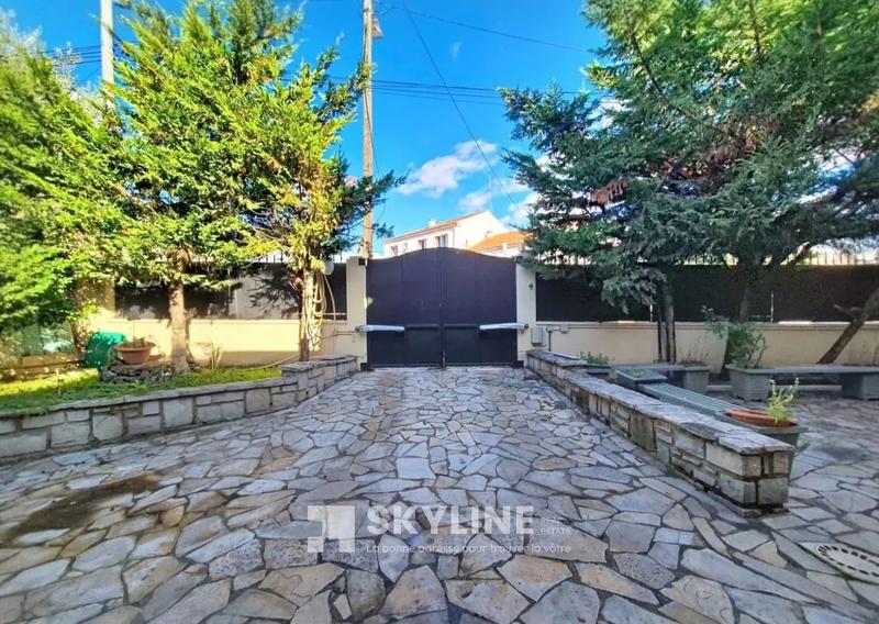 Maison - 223 m² - 6 pièces