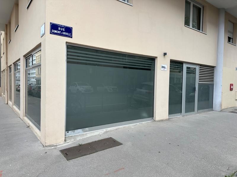 Local commercial - 70 m² - 4 pièces