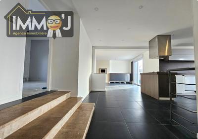 Maison - 196 m² - 8 pièces