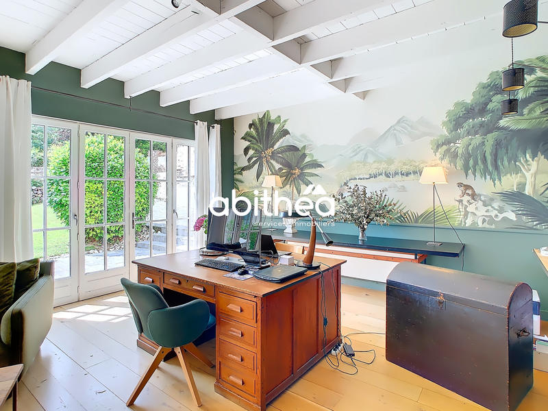 Maison - 250 m² - 8 pièces