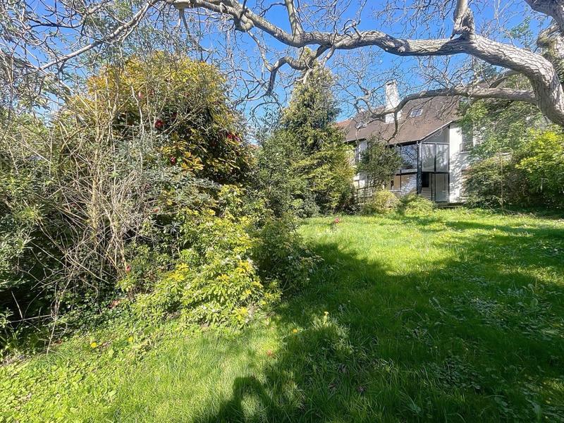 Maison - 230 m² - 8 pièces