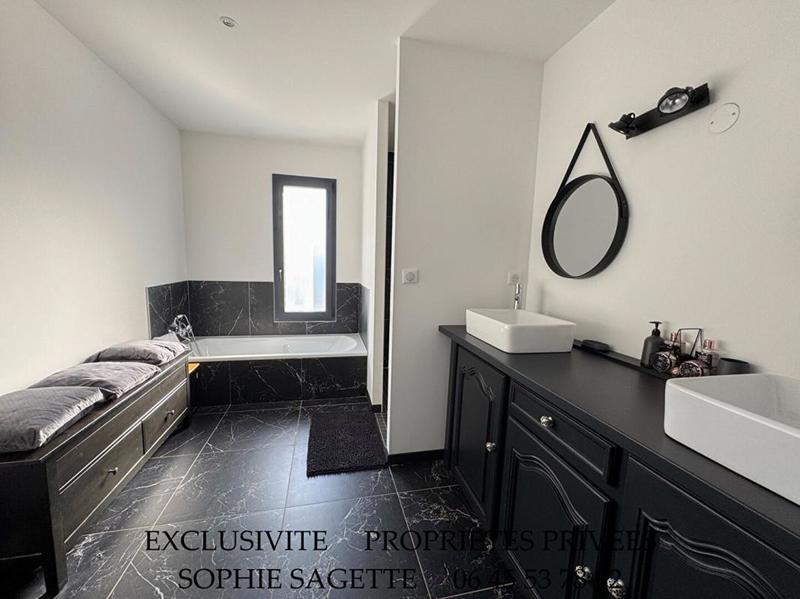 Maison - 257 m² - 8 pièces