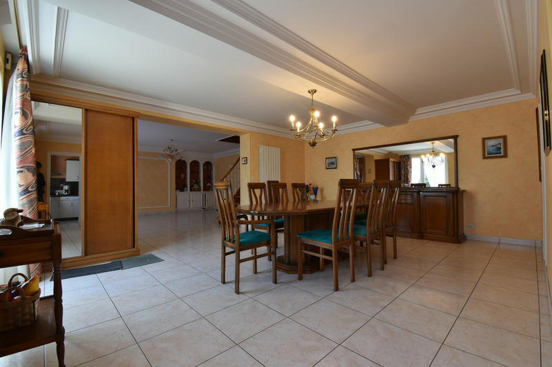 Maison - 350 m² - 12 pièces