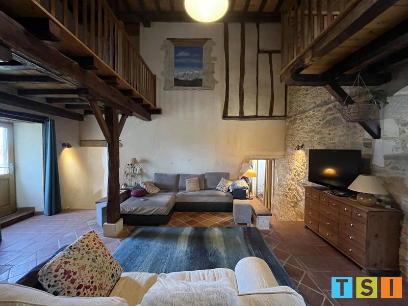 Corps de ferme - 270 m² - 9 pièces