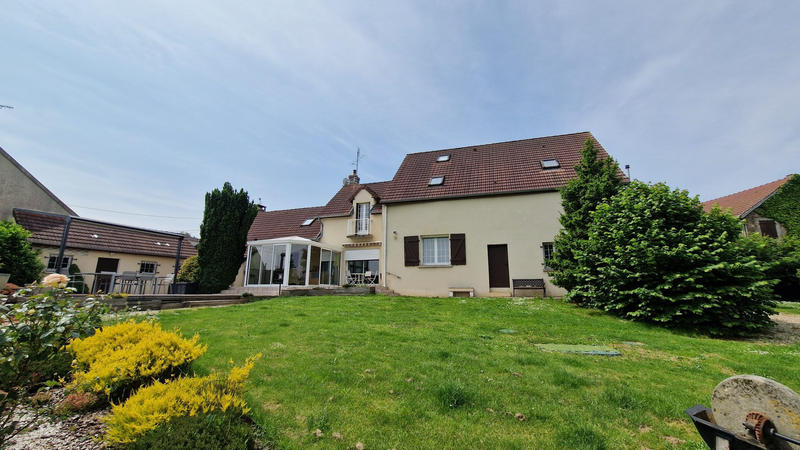 Maison - 250 m² - 8 pièces