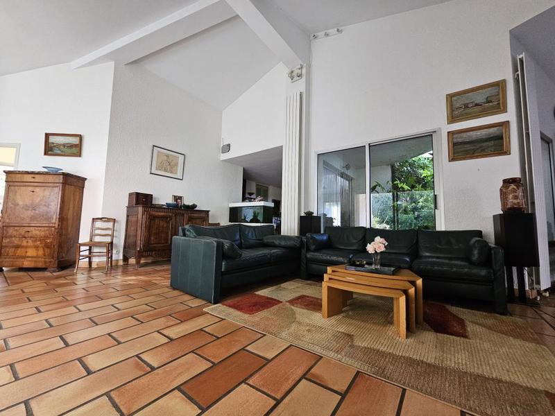 Maison - 206 m² - 6 pièces