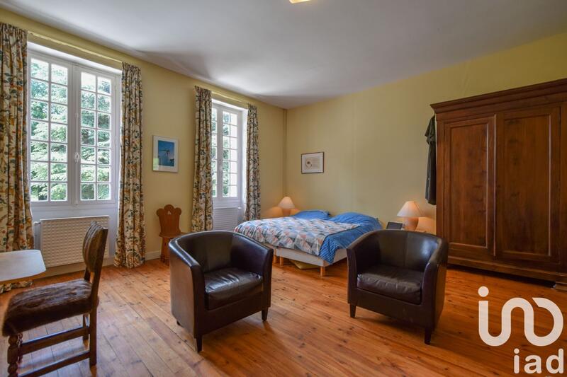 Maison - 460 m² - 12 pièces