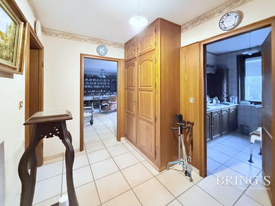 Maison - 250 m² - 8 pièces