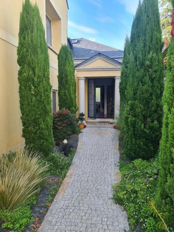 Maison - 230 m² - 7 pièces