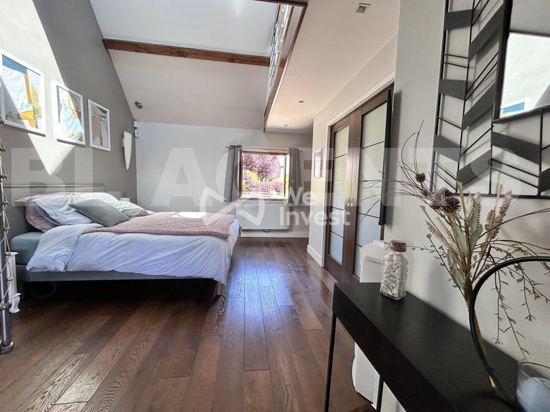 Maison - 219 m² - 6 pièces