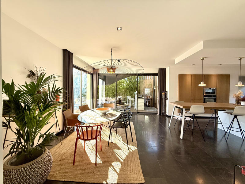 Maison - 240 m² - 6 pièces