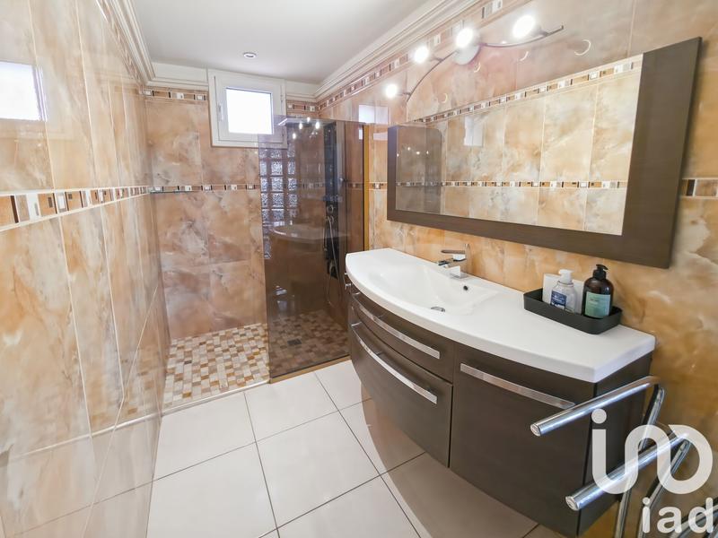 Maison - 206 m² - 8 pièces