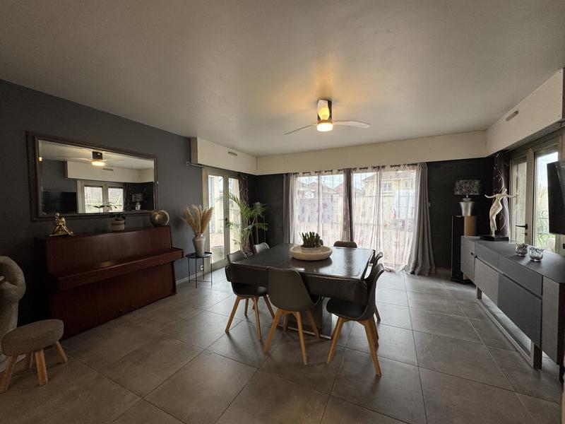 Maison - 210 m² - 6 pièces