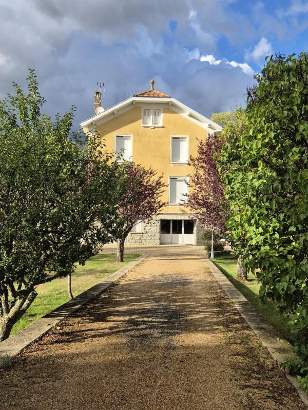 Maison - 226 m² - 9 pièces