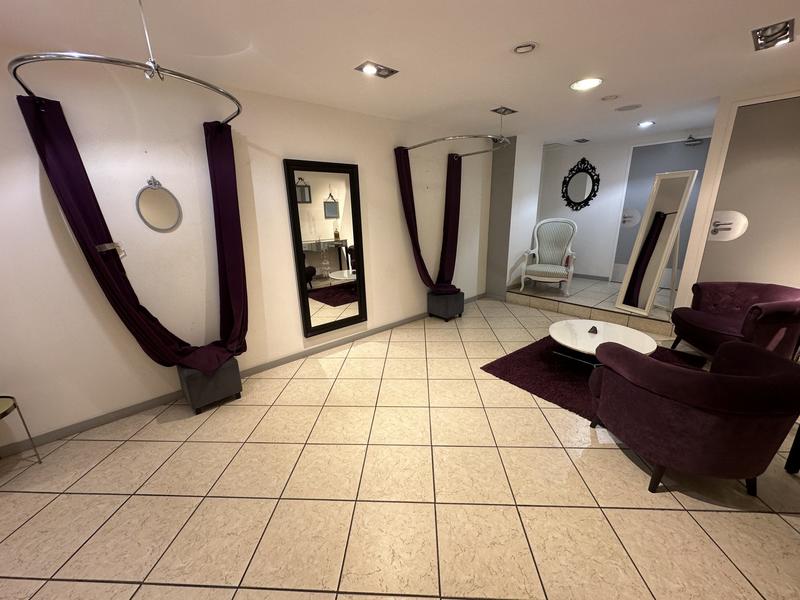 Fonds de commerce - Magasins - 161 m²