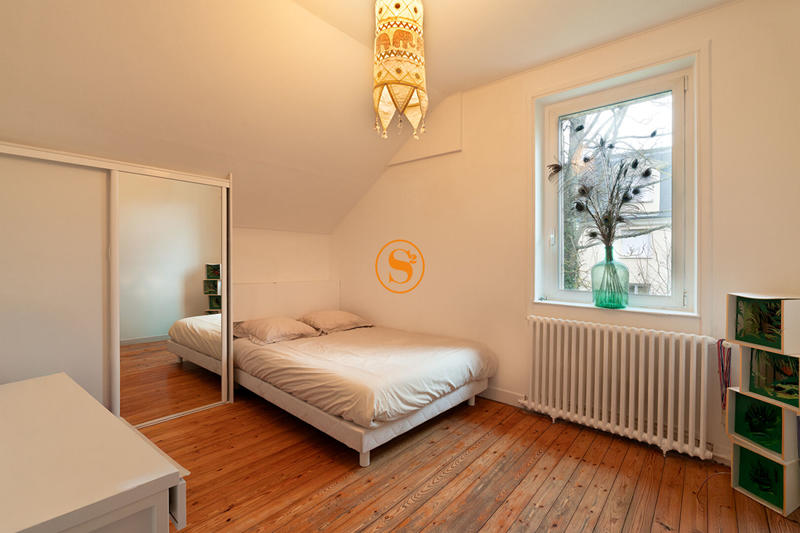 Maison - 182 m² - 8 pièces