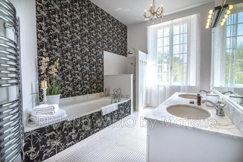 Maison - 740 m² - 17 pièces