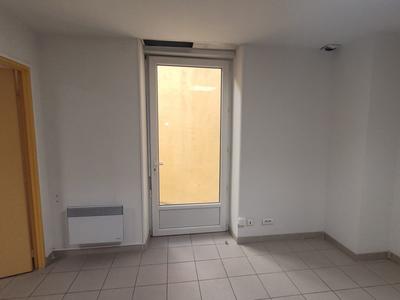 Local d'activité / Entrepôt - 27 m² - 5 pièces