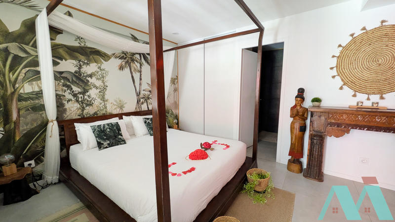 Propriété - 325 m² - 7 pièces