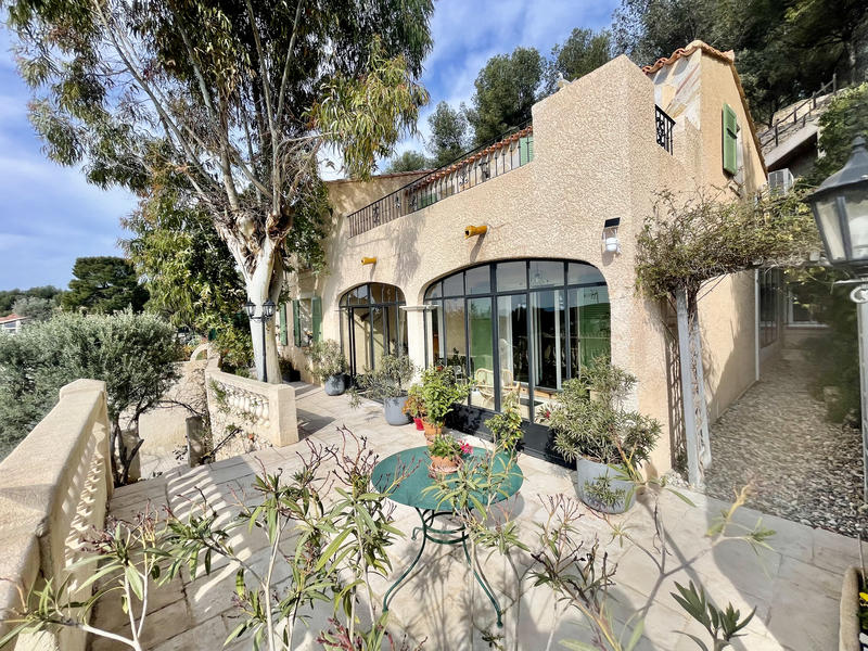 Maison - 198 m² - 5 pièces