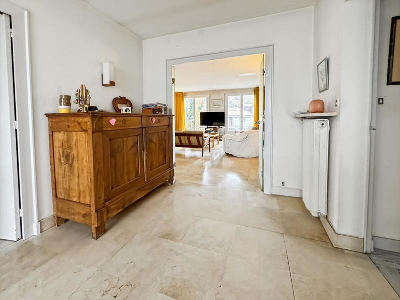 Maison - 240 m² - 10 pièces