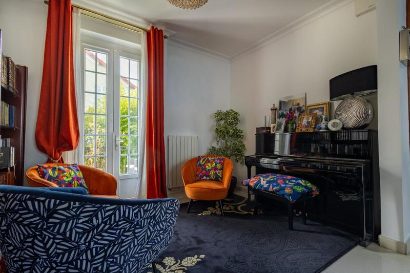 Maison - 263 m² - 8 pièces