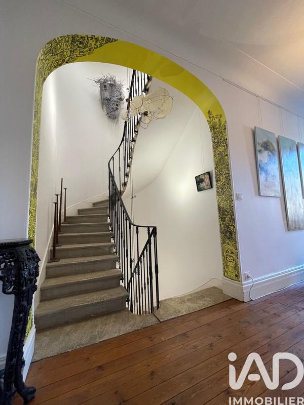 Maison - 270 m² - 9 pièces